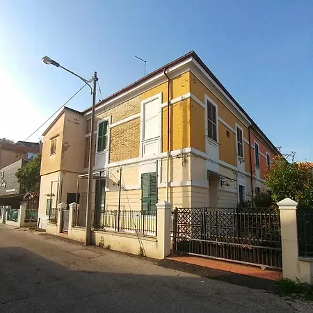 Appartamento in Centro, parallela Viale Ceccarini Casa vacanze *